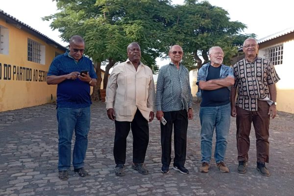 Campo de Concentração do Tarrafal recebe visita dos ex-presos políticos angolanos